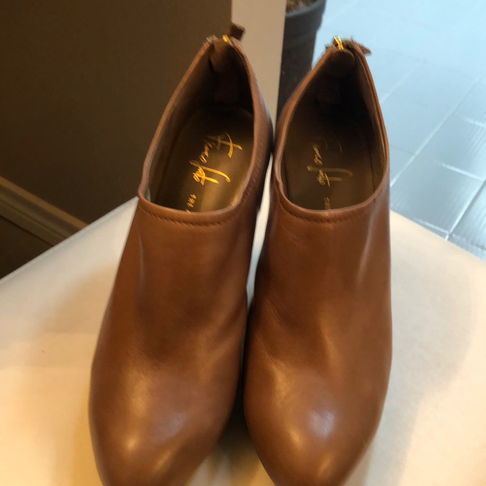 Heel booties